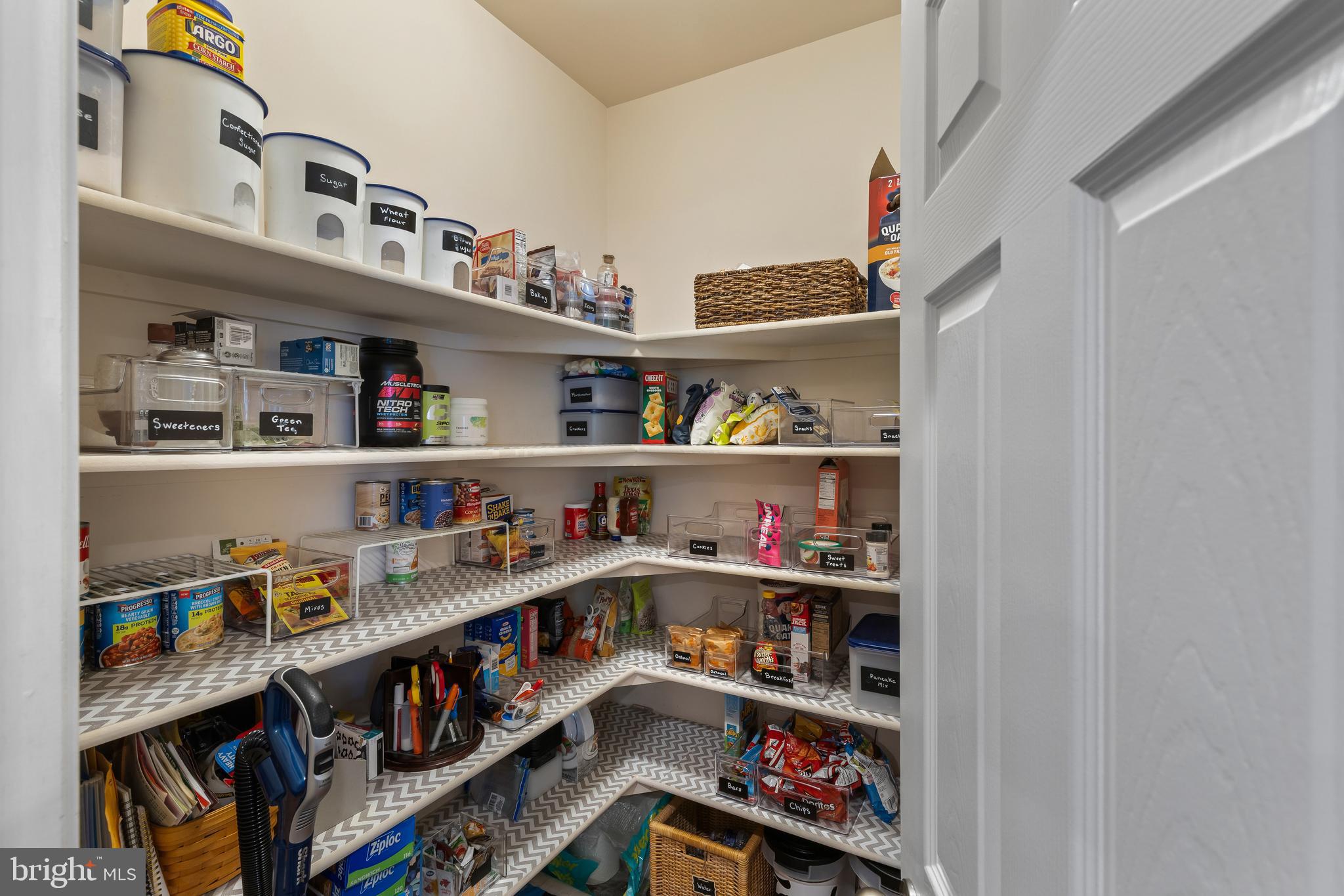 602 Laghman Court Odenton, MD 21113 - Photo 19 of 49 Huge Pantry