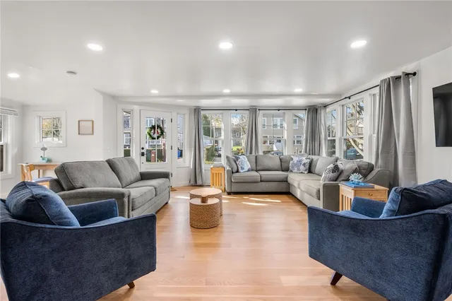 $4,200 | 14 Robinson Street, Narragansett, RI 02882