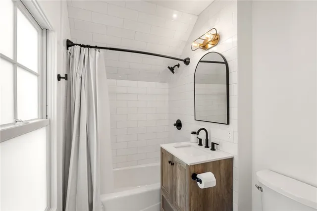 $4,200 | 14 Robinson Street, Narragansett, RI 02882