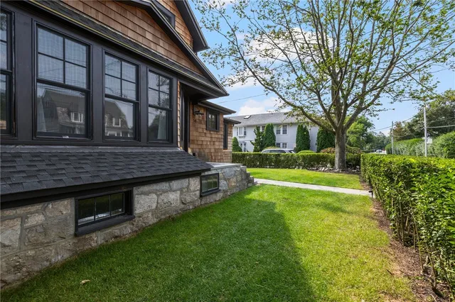 $4,200 | 14 Robinson Street, Narragansett, RI 02882