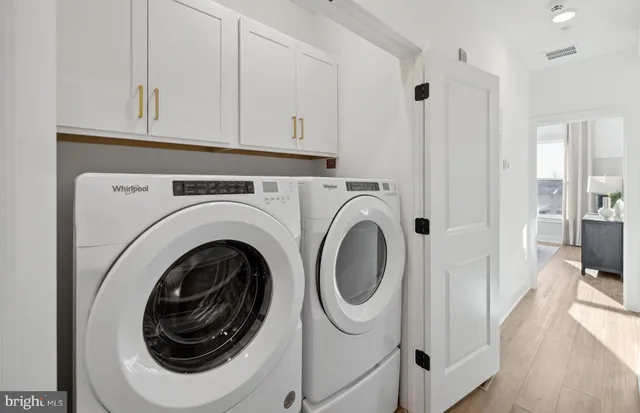 a view of entryway with washer and dryer