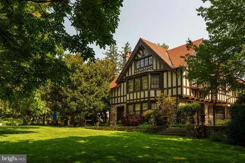 $4,199,000 | 408 Barbara Lane, Bryn Mawr, PA 19010