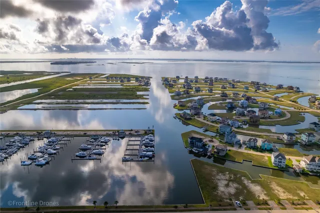 a view of a lake in middle of a city