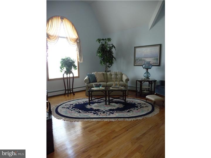 439 Gordon Road Robbinsville, NJ 08691 - Photo 4 of 25 Living Room