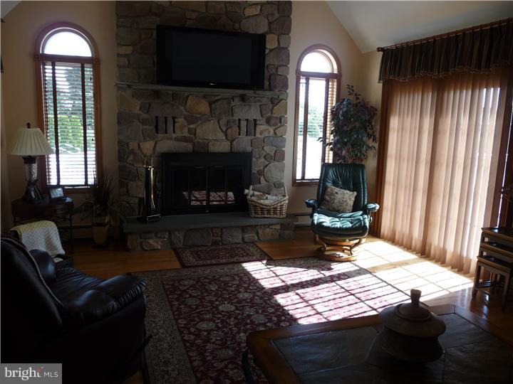 439 Gordon Road Robbinsville, NJ 08691 - Photo 7 of 25 Exterior Side