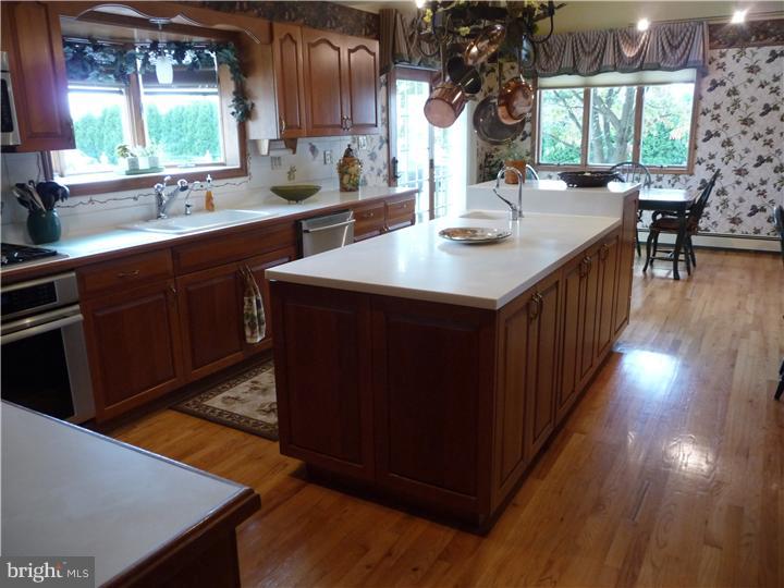 439 Gordon Road Robbinsville, NJ 08691 - Photo 8 of 25 Kitchen