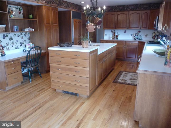439 Gordon Road Robbinsville, NJ 08691 - Photo 9 of 25 Kitchen