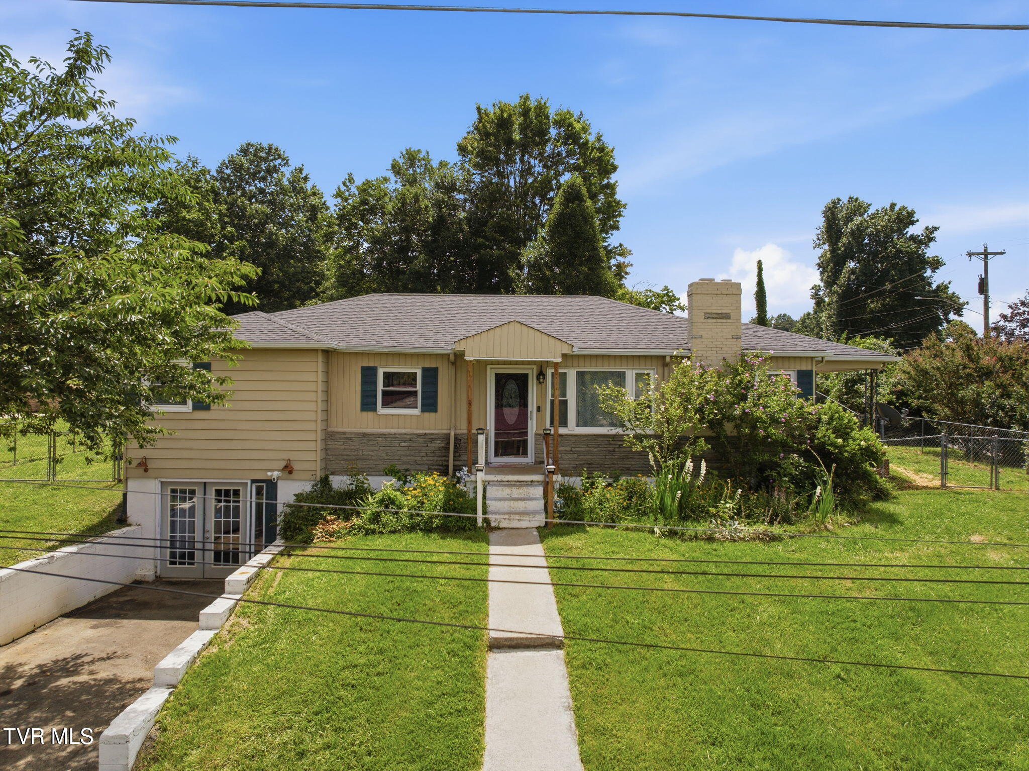 401 Seminole Road Bristol, VA 24201 - Photo 1 of 24 1-web-or-mls-004_JH 20260714-149