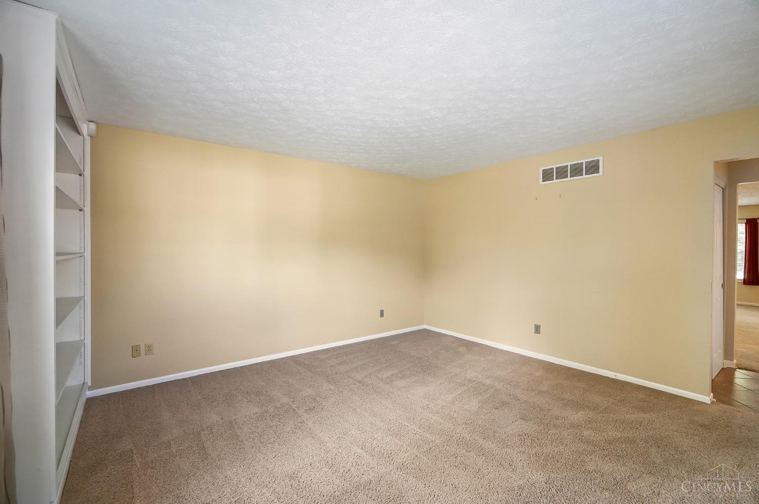 5429 Bibury Road Fairfield, OH 45014 - Photo 6 of 37 Gallery Image 6
