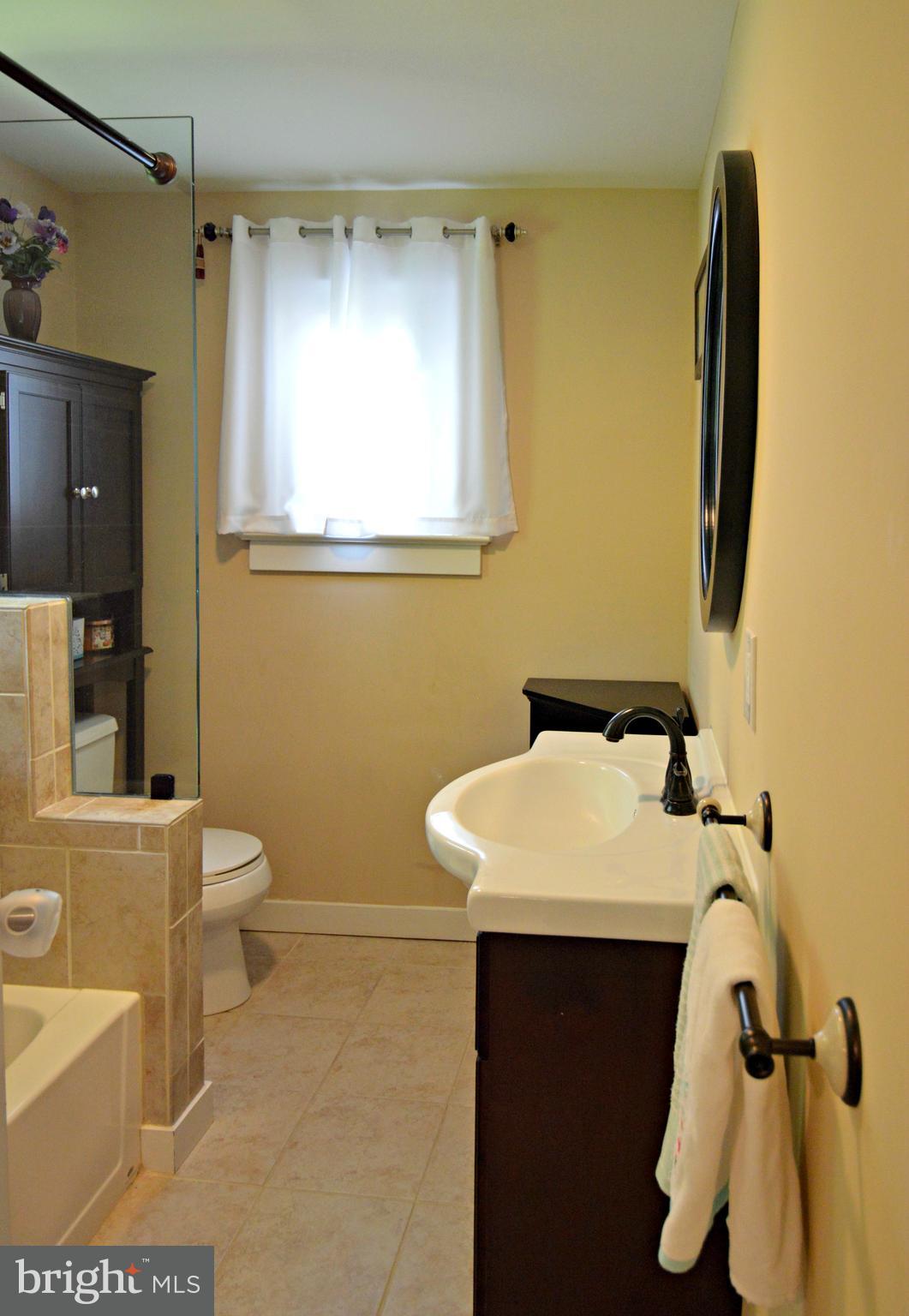 63 Hemlock Road Reading, PA 19607 - Photo 16 of 27 Guest bath