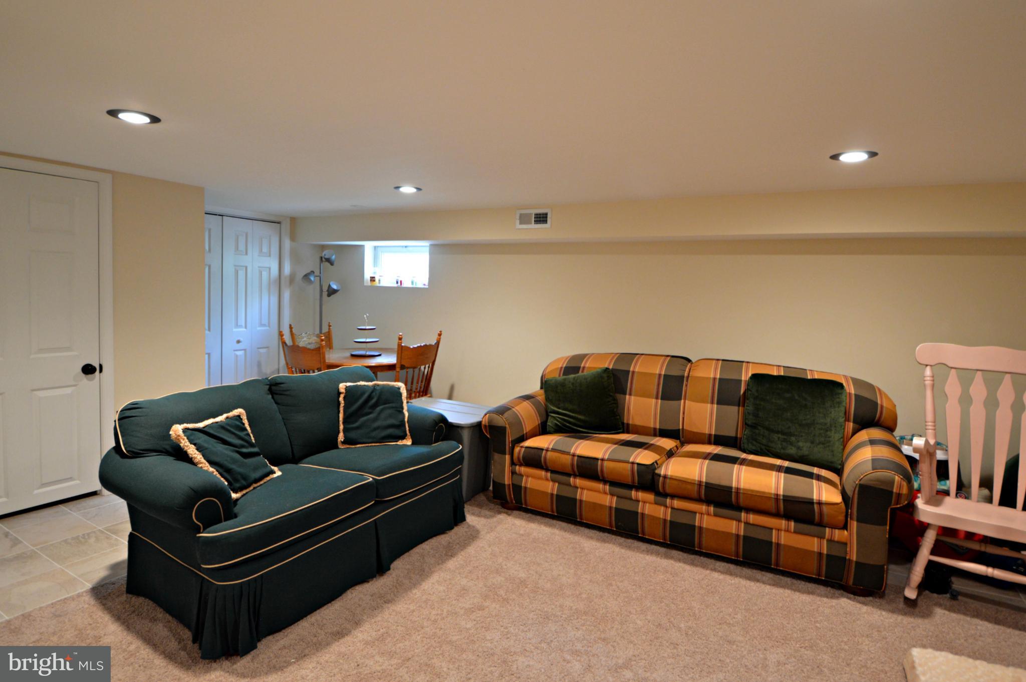 63 Hemlock Road Reading, PA 19607 - Photo 20 of 27 Family room