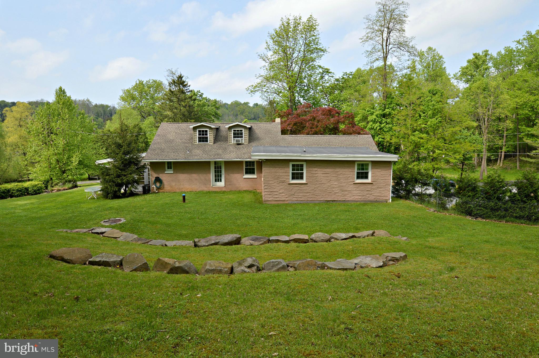 63 Hemlock Road Reading, PA 19607 - Photo 23 of 27 Rear