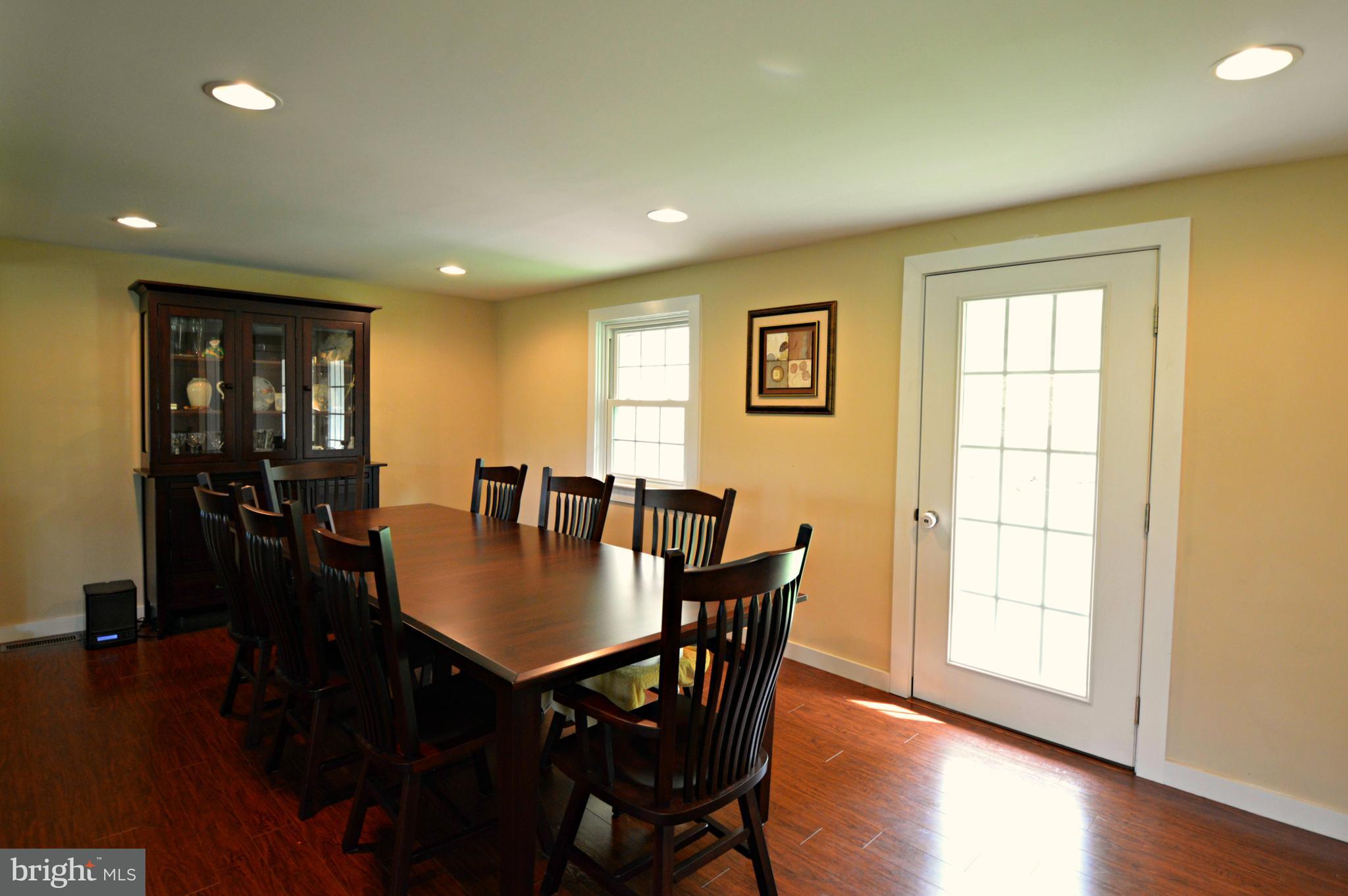 63 Hemlock Road Reading, PA 19607 - Photo 5 of 27 Dining room