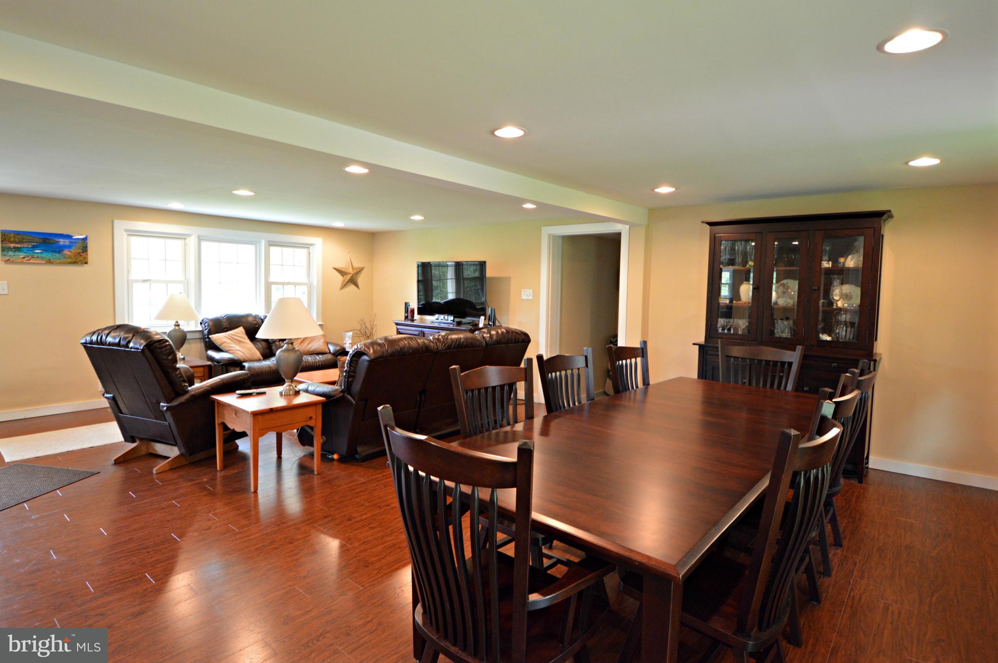 63 Hemlock Road Reading, PA 19607 - Photo 6 of 27 Dining/living