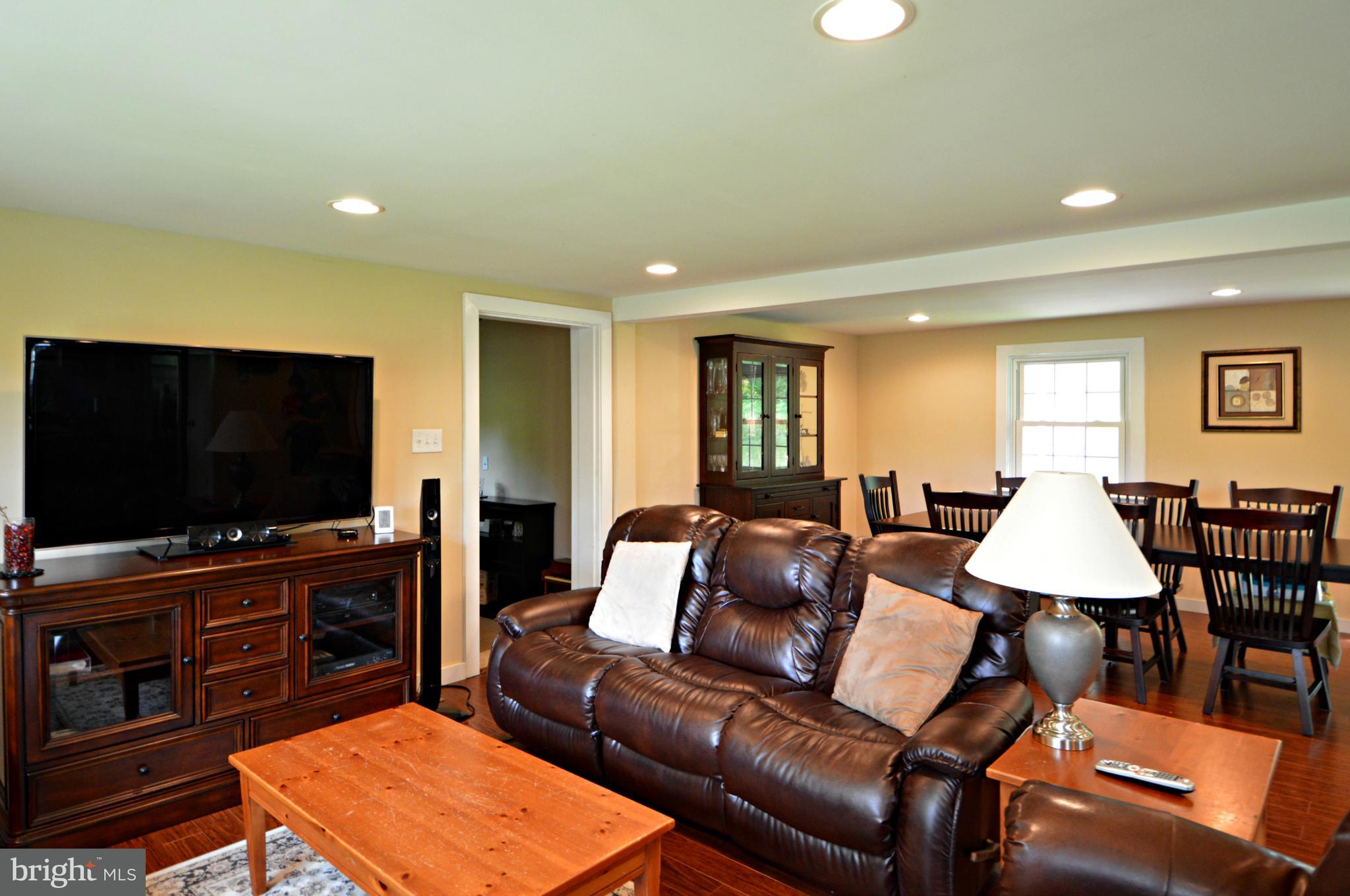 63 Hemlock Road Reading, PA 19607 - Photo 7 of 27 Living room
