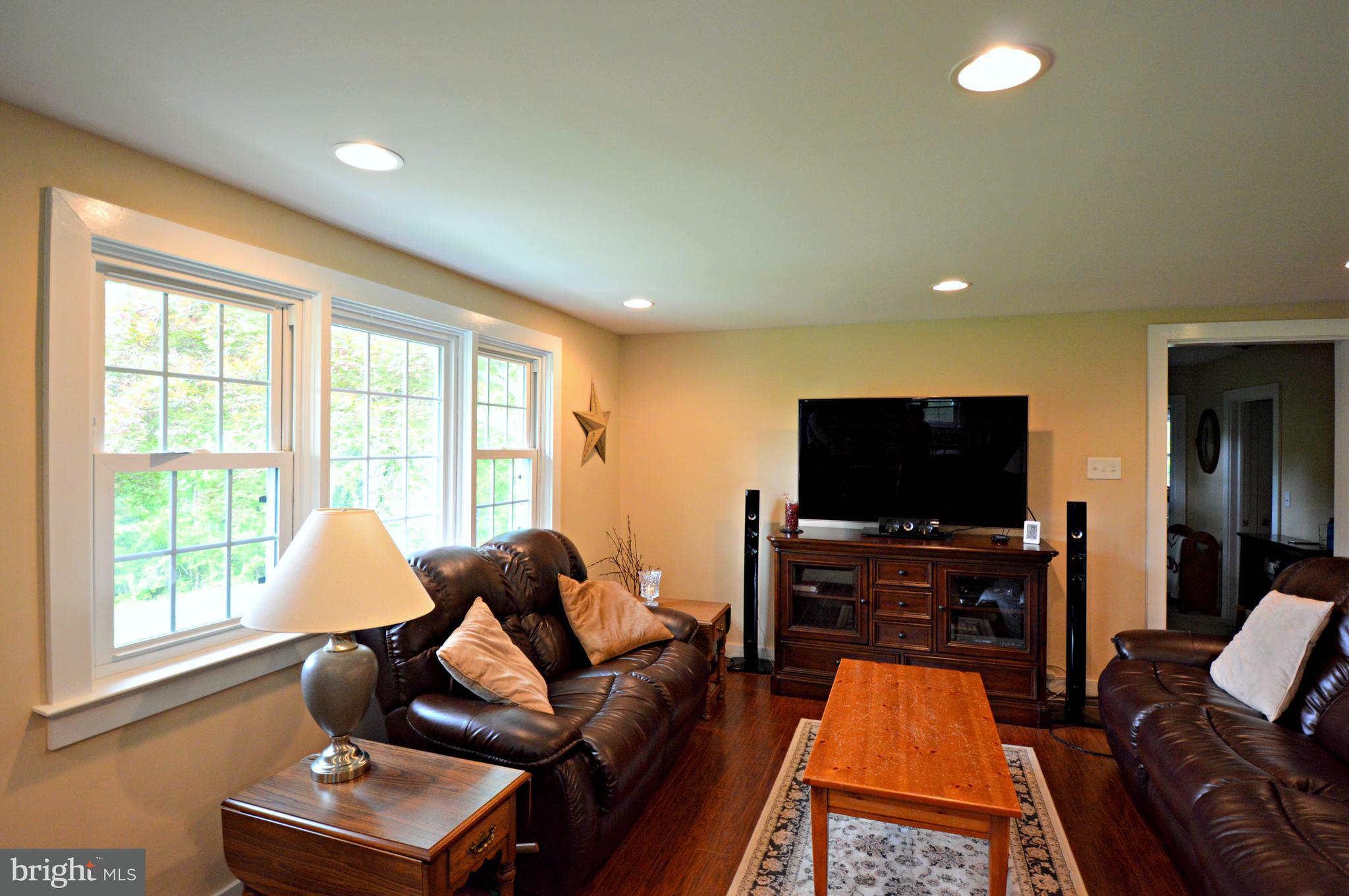 63 Hemlock Road Reading, PA 19607 - Photo 8 of 27 Living room