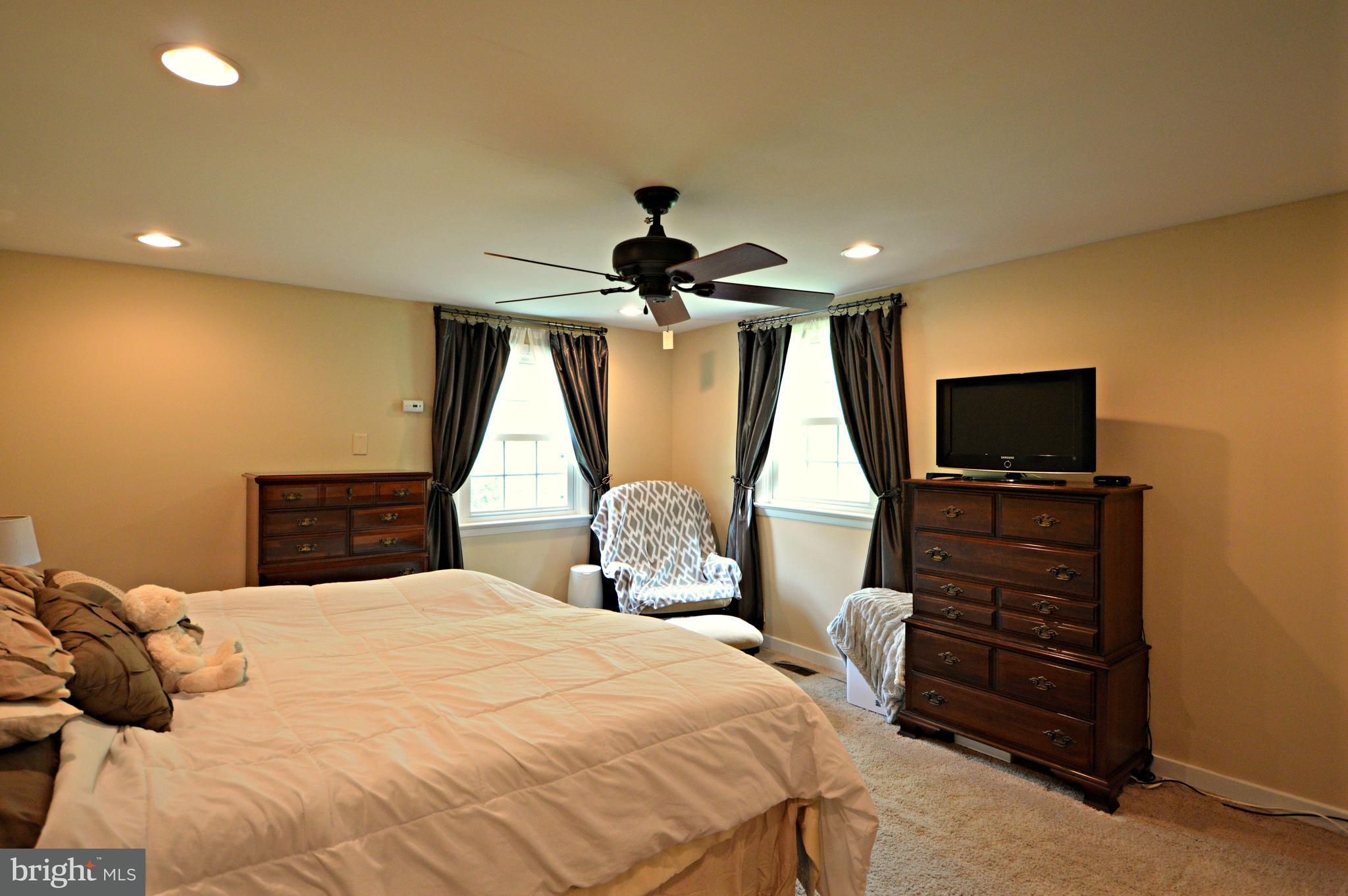 63 Hemlock Road Reading, PA 19607 - Photo 9 of 27 Master bedroom