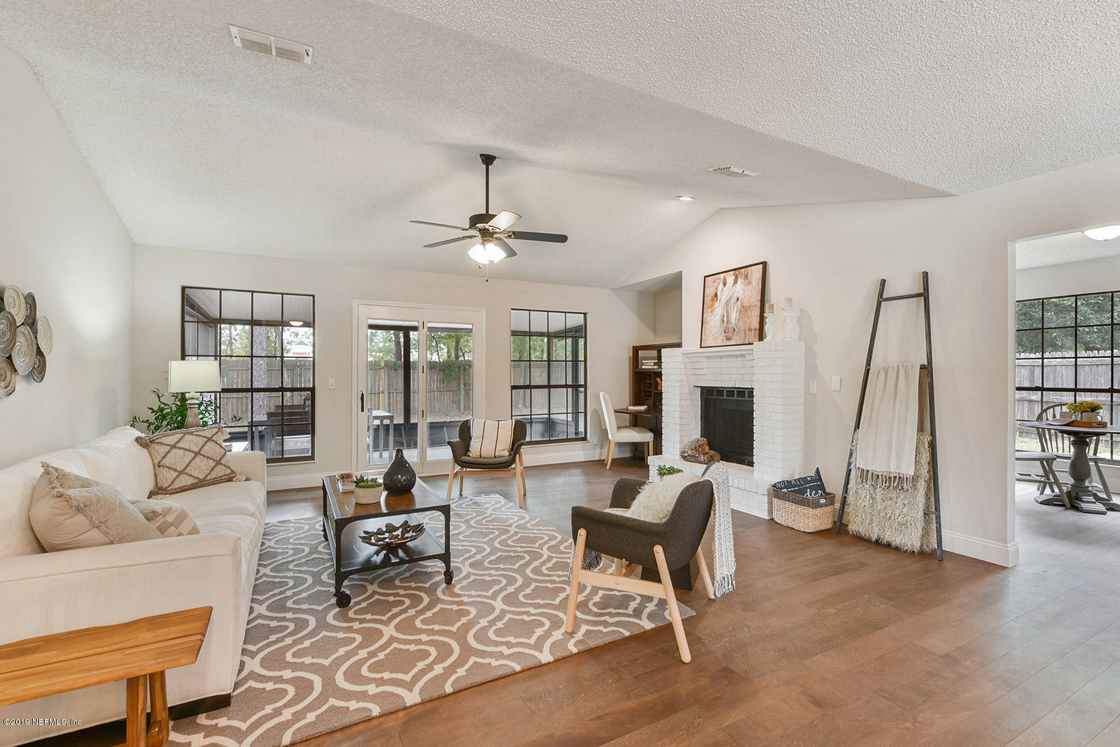 8376 Hamden Road West Jacksonville, FL 32244 - Photo 4 of 19 004_1600x1067_mls_1600x1067