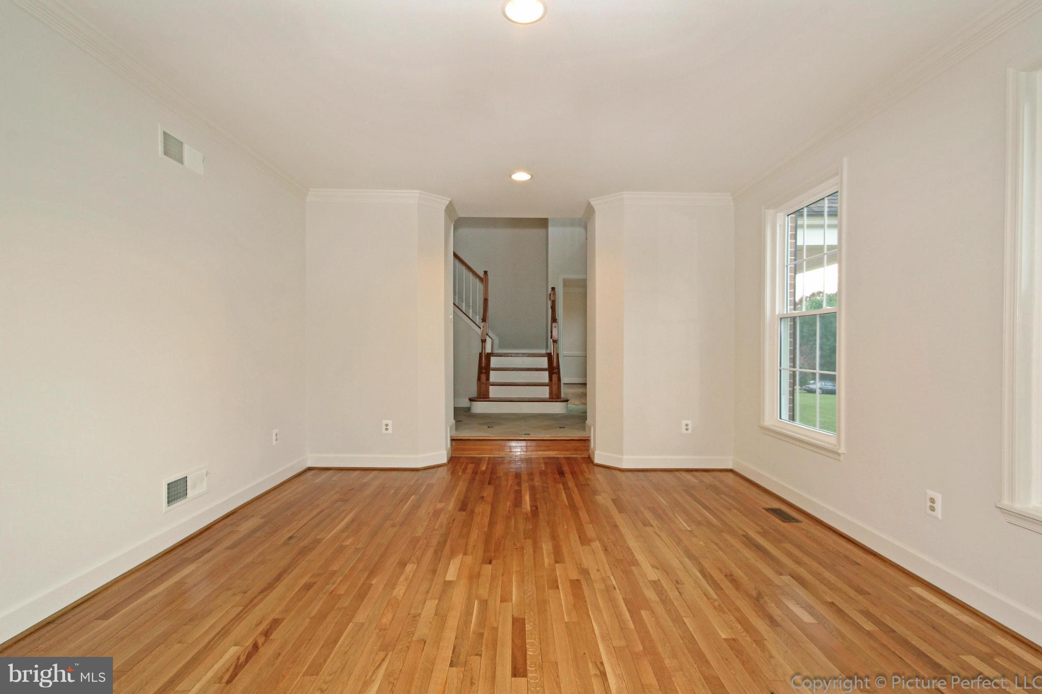 2575 Mullinix Mill Road Mount Airy, MD 21771 - Photo 14 of 30 Living Room