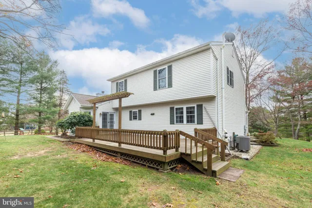 a view of a house with backyard and porch