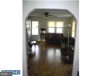 508 Howard Street Riverside, NJ 08075 - Photo 9 of 10 Living Room