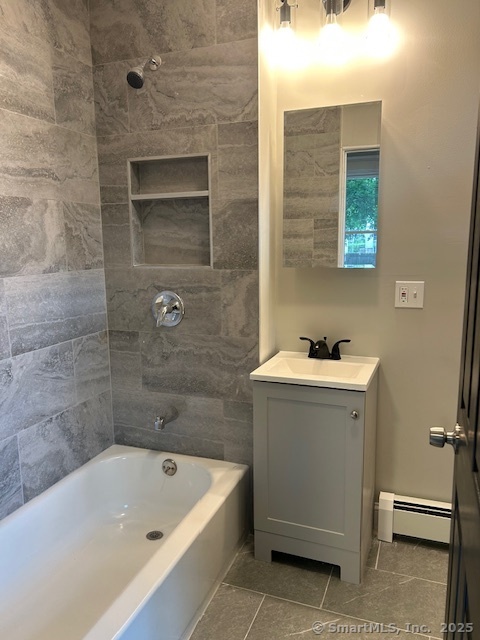 514 Winthrop Avenue New Haven, CT 06511 - Photo 15 of 17 a bathroom with a sink and a bathtub