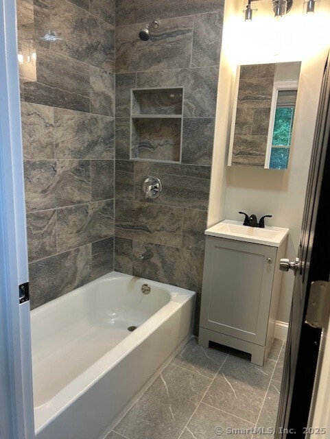 514 Winthrop Avenue New Haven, CT 06511 - Photo 10 of 17 a bathroom with a bathtub and a sink