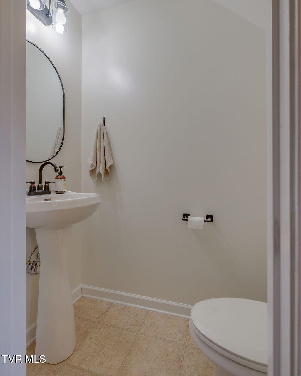 657 Suffolk Road Johnson City, TN 37615 - Photo 12 of 40 010