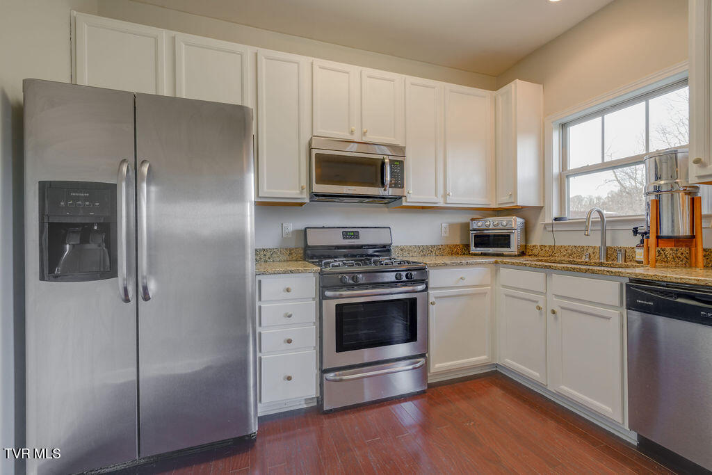 657 Suffolk Road Johnson City, TN 37615 - Photo 17 of 40 015