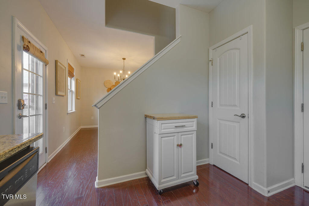 657 Suffolk Road Johnson City, TN 37615 - Photo 19 of 40 017