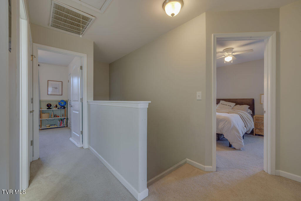 657 Suffolk Road Johnson City, TN 37615 - Photo 26 of 40 024