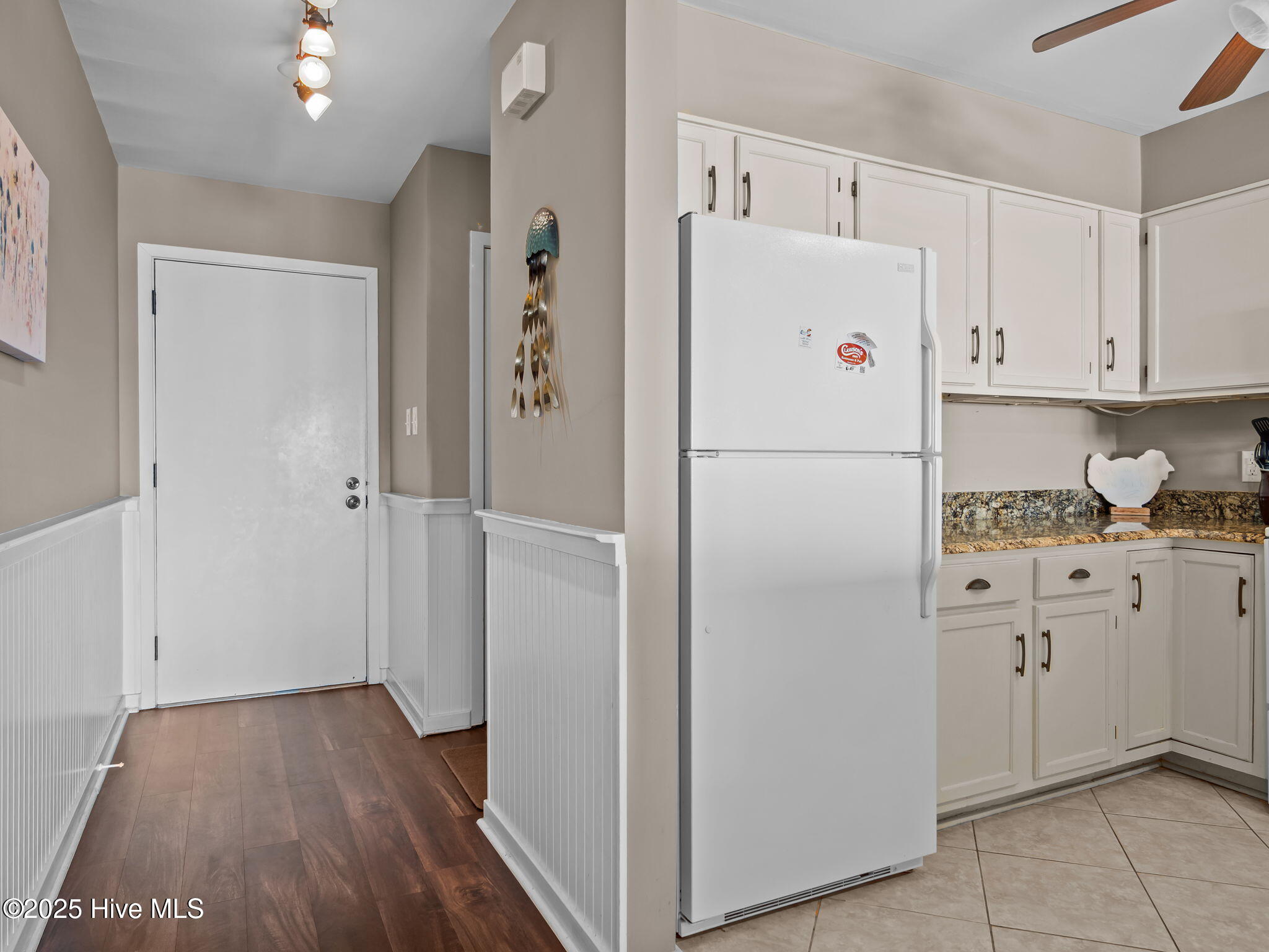 525 Salter Path Road, Unit A4 Pine Knoll Shores, NC 28512 - Photo 13 of 44 Entry to Kitchen