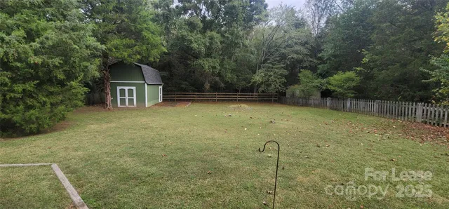 a view of a backyard with brick wall