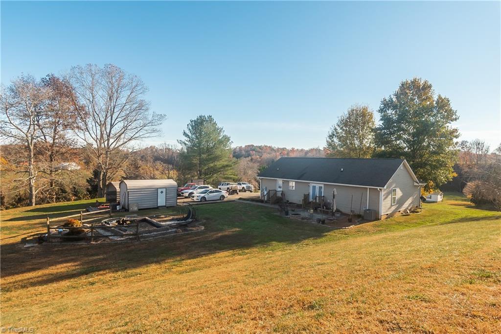 1604 Round Peak Church Road Lowgap, NC 27024 - Photo 5 of 29 Gallery Image 5