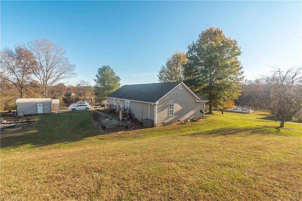 1604 Round Peak Church Road Lowgap, NC 27024 - Photo 6 of 29 Gallery Image 6