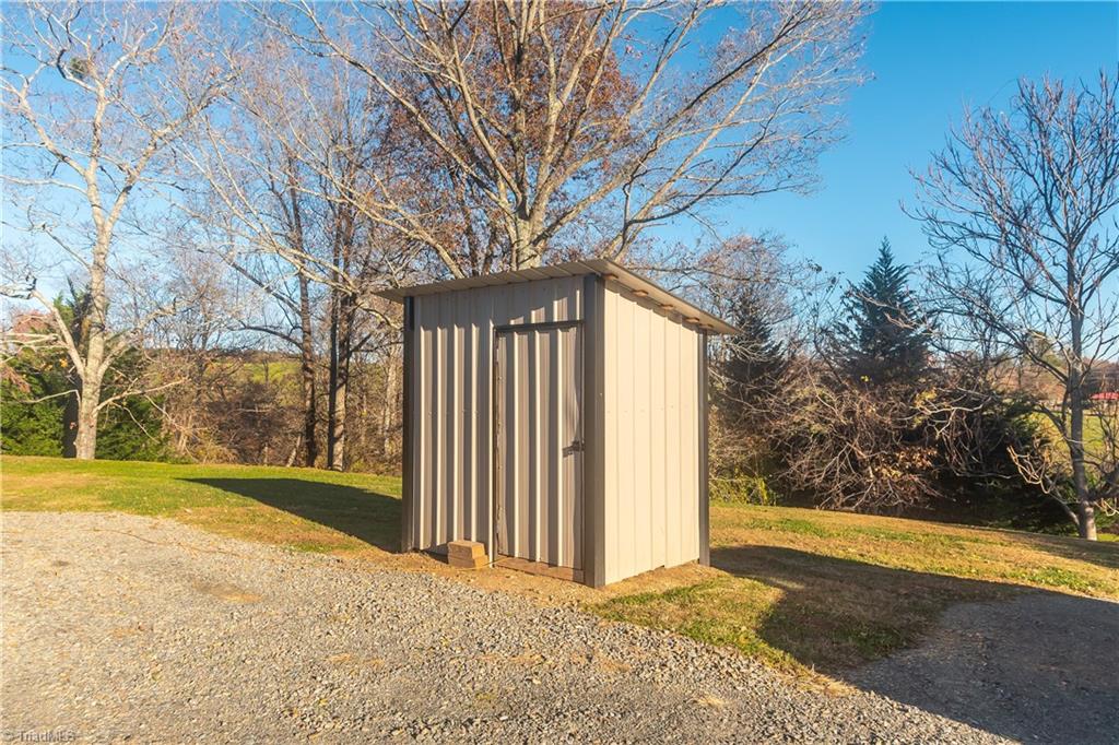 1604 Round Peak Church Road Lowgap, NC 27024 - Photo 9 of 29 Gallery Image 9