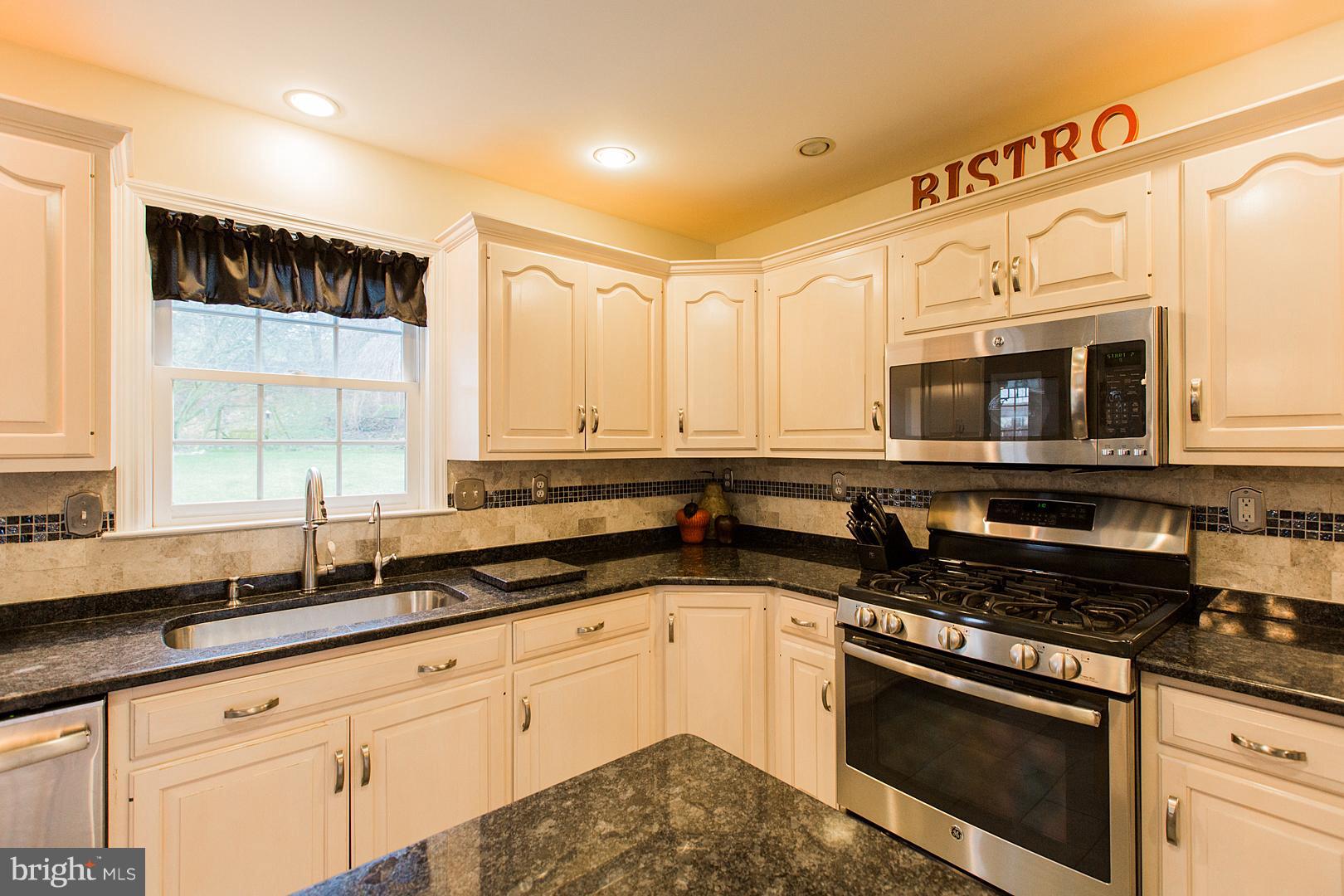 36 Diane Avenue Lititz, PA 17543 - Photo 9 of 52