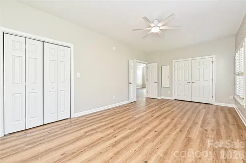wooden floor in an empty room with a ceiling fan