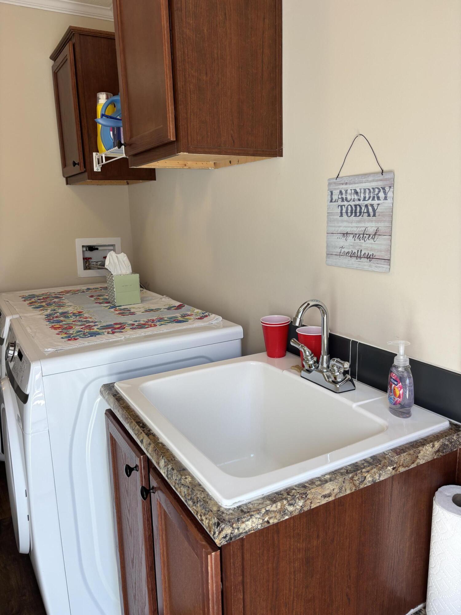 3114 South James Road Baldwin, MI 49304 - Photo 15 of 33 Laundry room