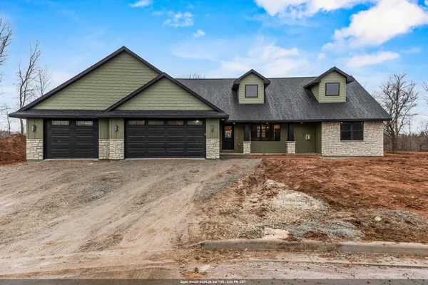 $579,900 | 2984 Creekwood Drive, Green Bay, WI 54311