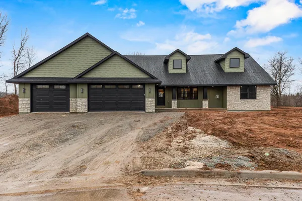 $579,900 | 2984 Creekwood Drive, Green Bay, WI 54311