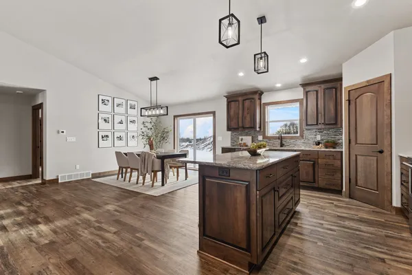$579,900 | 2984 Creekwood Drive, Green Bay, WI 54311