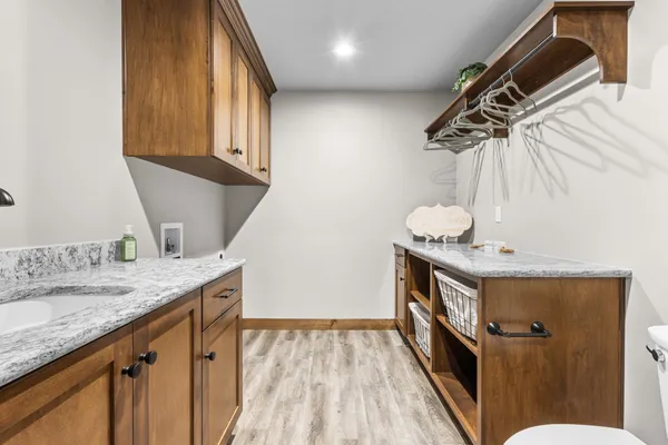 $579,900 | 2984 Creekwood Drive, Green Bay, WI 54311