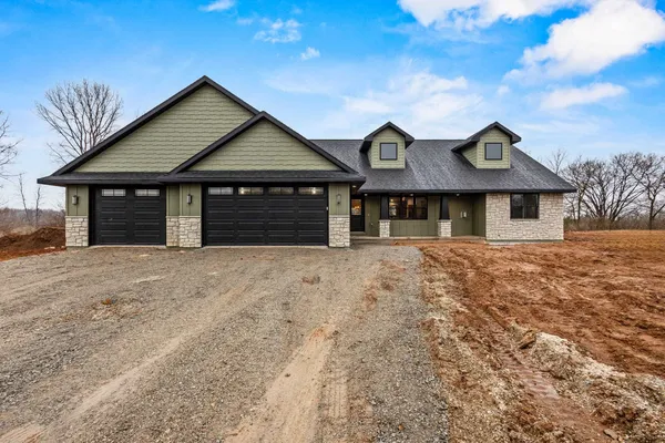 $579,900 | 2984 Creekwood Drive, Green Bay, WI 54311