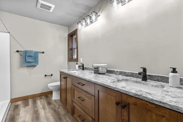 $579,900 | 2984 Creekwood Drive, Green Bay, WI 54311