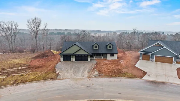 $579,900 | 2984 Creekwood Drive, Green Bay, WI 54311