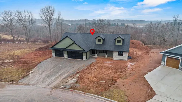 $579,900 | 2984 Creekwood Drive, Green Bay, WI 54311