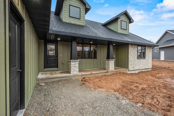 $579,900 | 2984 Creekwood Drive, Green Bay, WI 54311