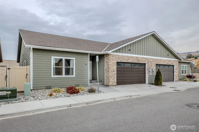 $499,900 | 211 21st Street Northwest, East Wenatchee, WA 98802