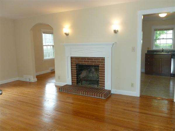 47 Palmyra Street Springfield, MA 01118 - Photo 3 of 19